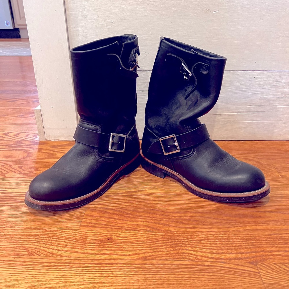 Perfect condition Red Wing engineer boots mens size 6 (womens size 8)